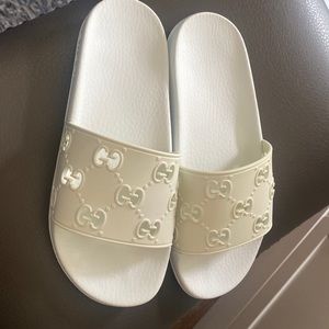 Authentic Rubber GG Gucci Slide Sandal white 39- fits more like an 8